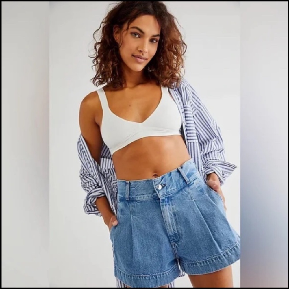 Edwin x Anthropologie Isla Pleated Denim Jean Shorts in Crush Wash Size 30 - NWT